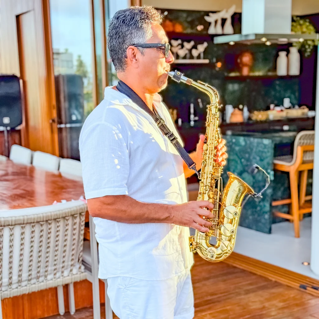 saxofonista-maruwa-villas